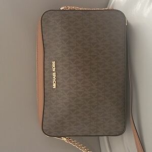 Michael kors crossbody